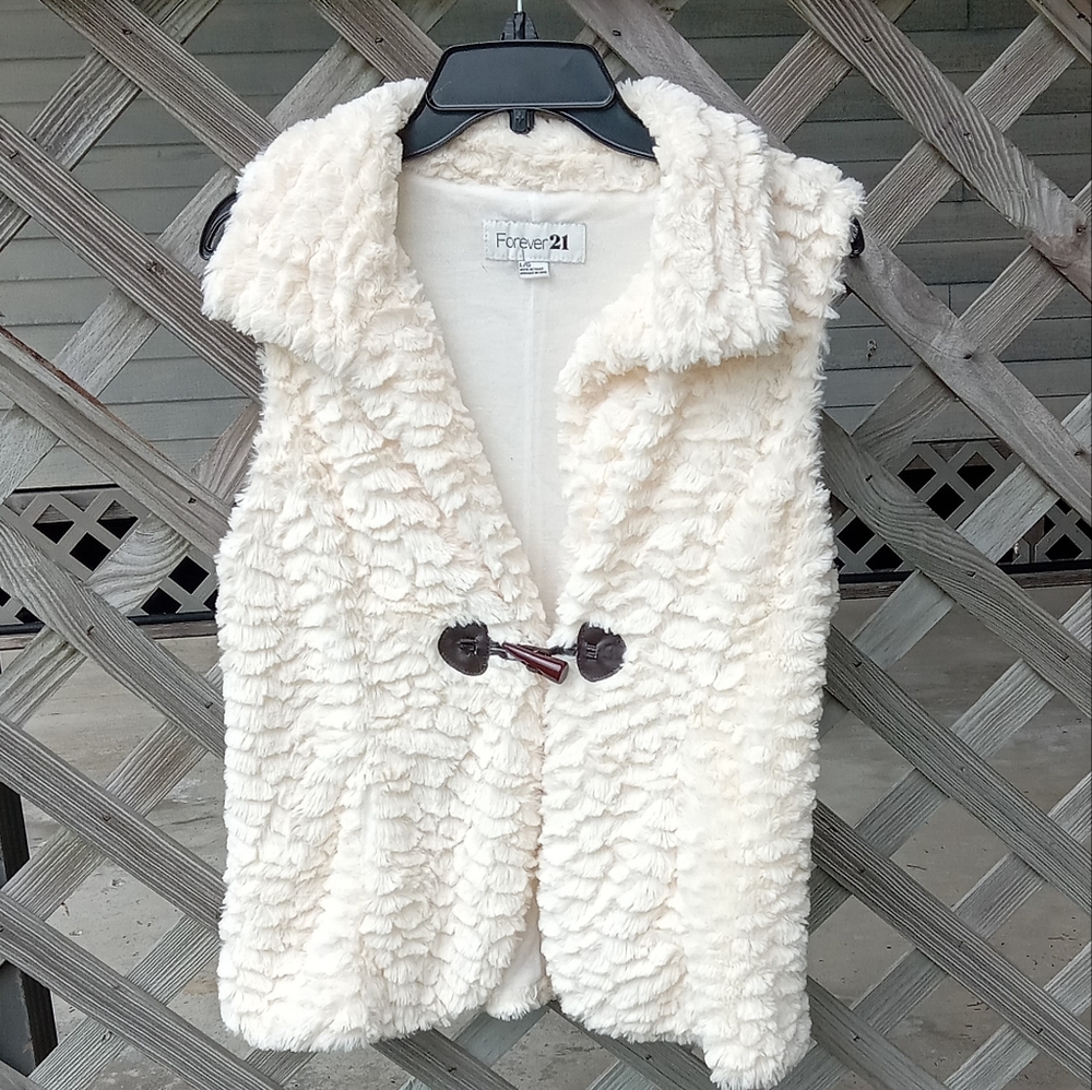 Forever 21 Faux Fur Ivory White Vest with Front Button Closure Size L